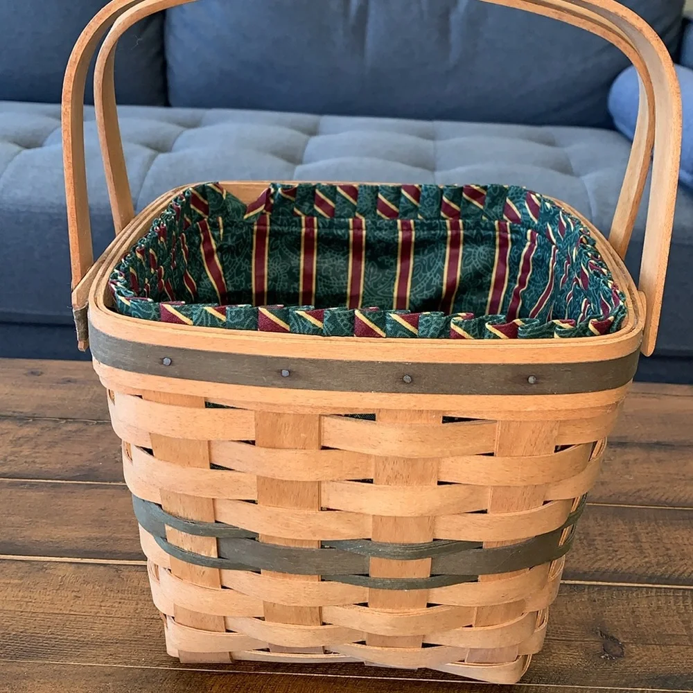 Longaberger 1995 Edition Christmas Collection Cranberry Basket with liner.